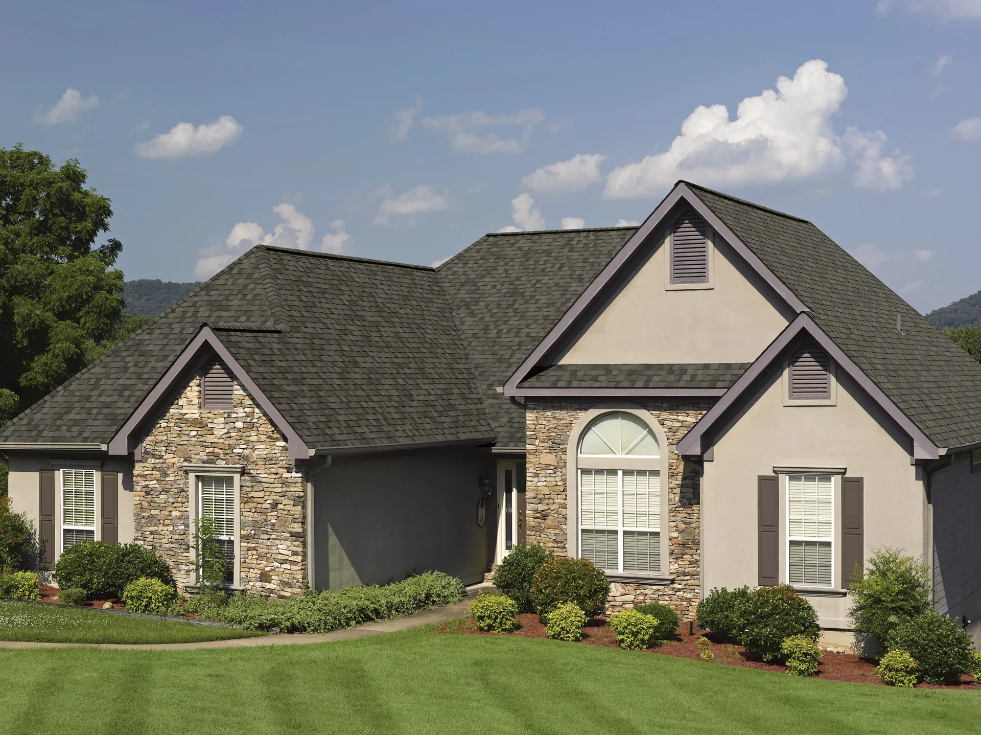 Max Def Gerogetown Gray on a home