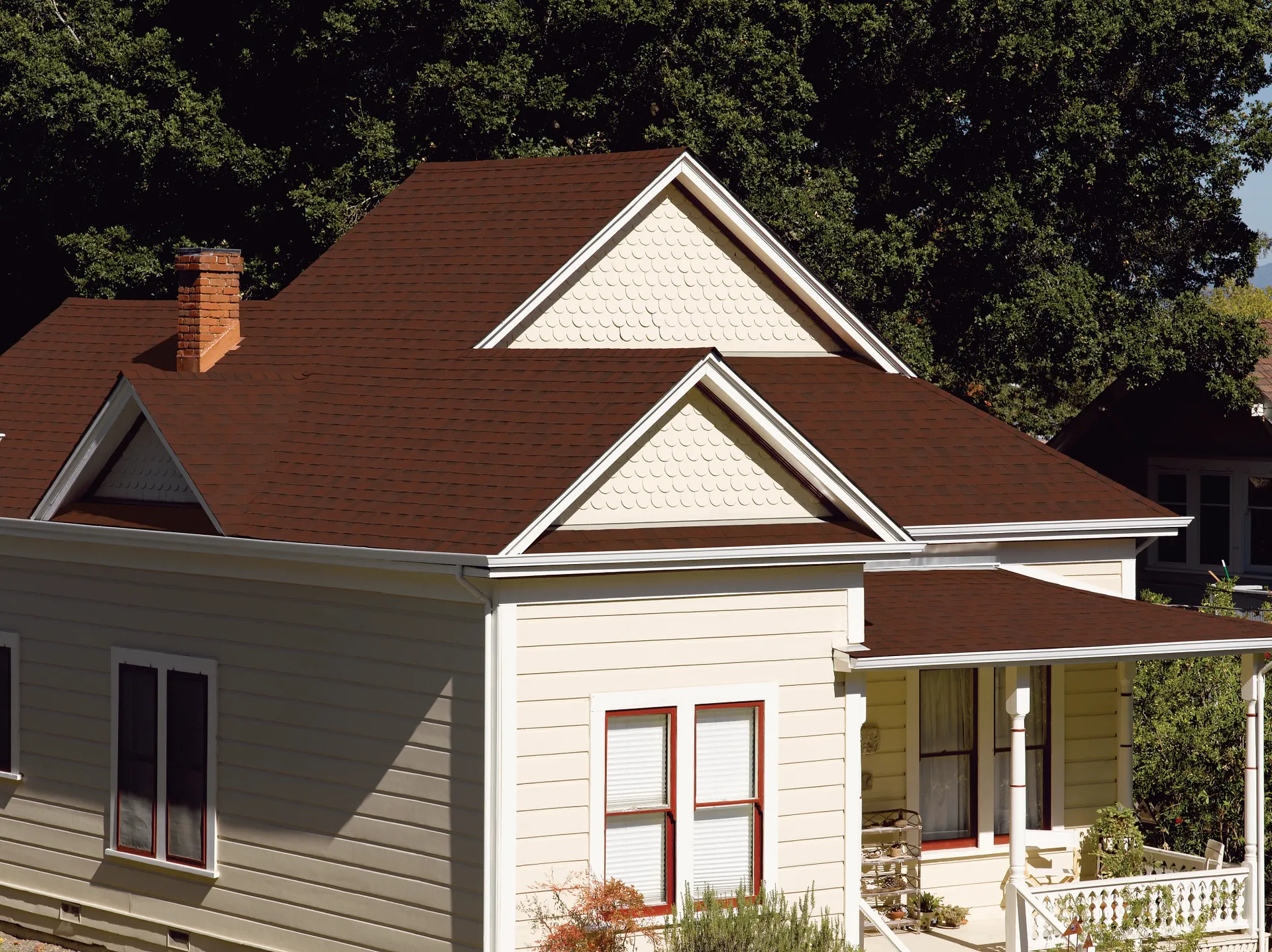 Max Def Red Oak on a home